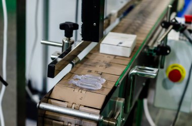 Otomatik ürün etiketleme hattını kapat