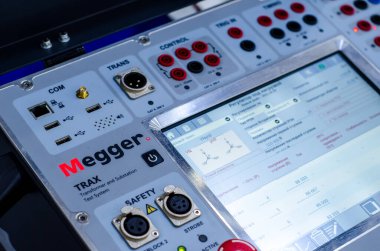 Kyiv, Ukrayna - 20 Ekim 2021: Megger TRAX - Çok Fonksiyonlu Transformer ve Alt İstasyon Test Sistemi