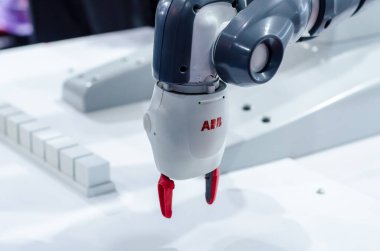 Kyiv, Ukrayna - 20 Ekim 2021: ABB Robot Kolu