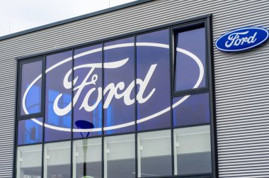 Soest, Almanya - 29 Nisan 2022: Ford Araba galerisi.