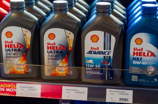 Geseke Germany August 2021 Shell Helix Fully Synthetic Motor Oil — Stock Fotó
