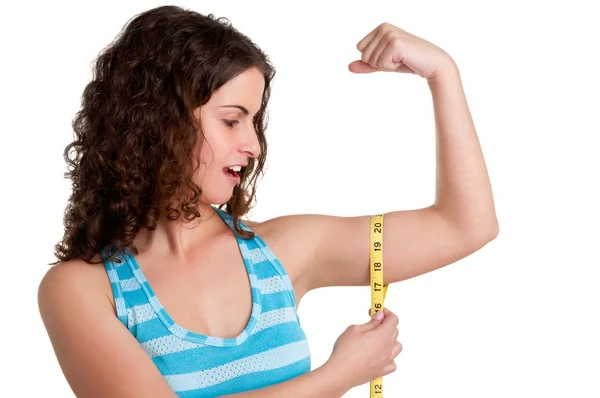 Zaskoczony kobieta pomiaru jej biceps — Zdjęcie stockowe