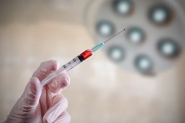 Hand holding a syringe — Stock Photo, Image