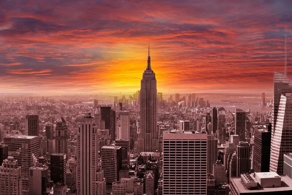 석양과 뉴욕 시티 스카이 라인 — 스톡 사진