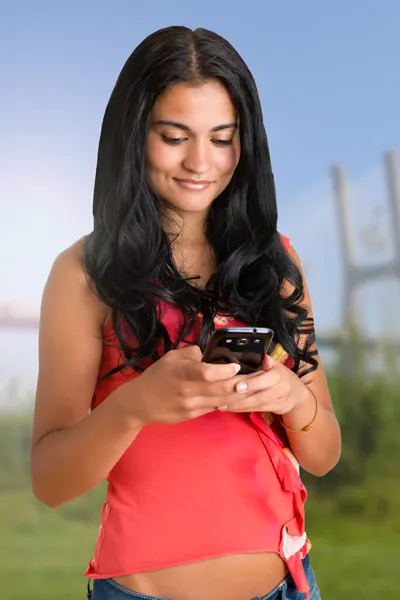 Mujer hablando por teléfono —  Fotos de Stock