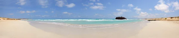 Navio naufragado na Ilha de Boa Vista, Cabo Verde — Fotografia de Stock