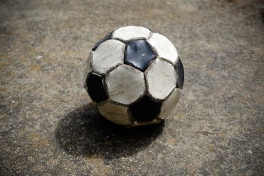 eski futbol topu