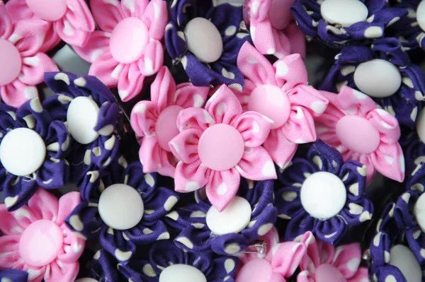 Broches de fita coloridos - forma de flor — Fotografia de Stock