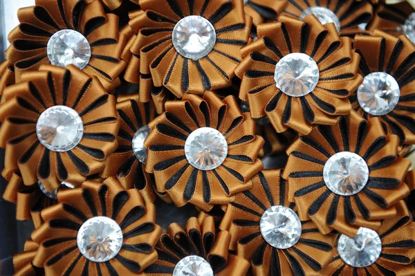Broches de fita coloridos - forma de flor — Fotografia de Stock