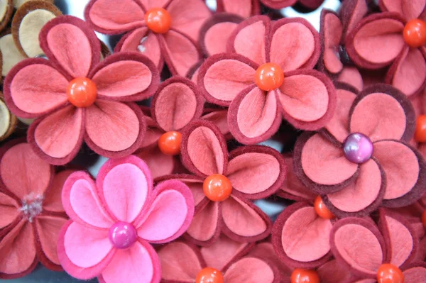 Πολύχρωμη κορδέλα καρφίτσες - σχήμα λουλουδιού — Φωτογραφία Αρχείου