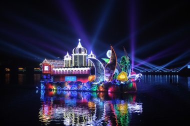 putrajaya adlı tekne parade floria olay