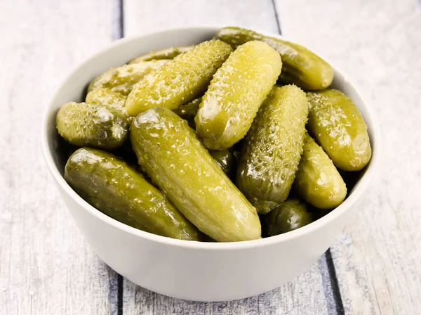 Pepinos Escabeche Pepinillos Sobre Una Mesa Rústica Madera Pepinos Escabeche — Foto de Stock