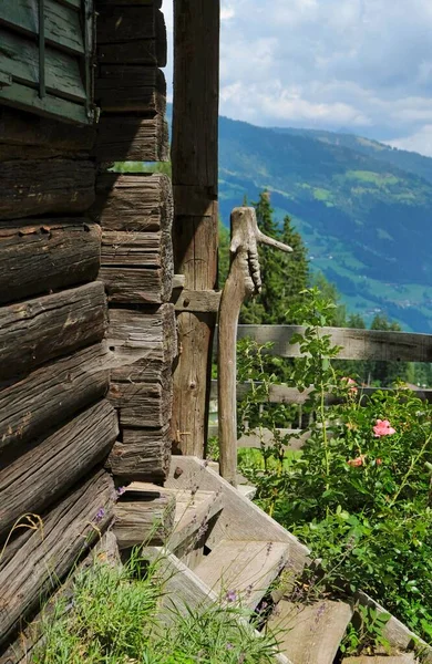 Hut Bergen Naast Een Meer Oostenrijkse Alpen Oostenrijk — Stockfoto
