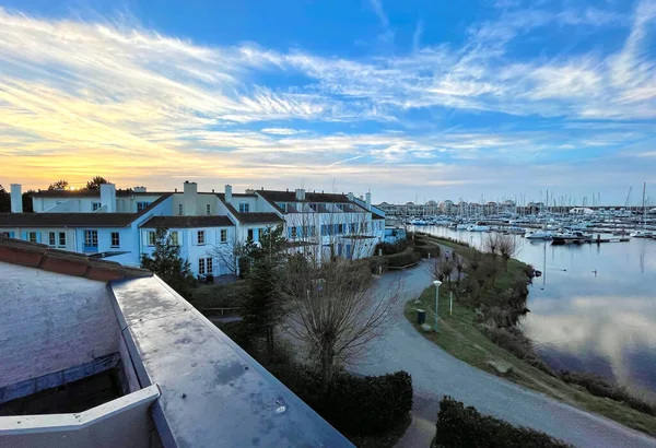 Appartementen Aan Een Zeehaven Bij Zonsondergang Nederlanden — Stockfoto