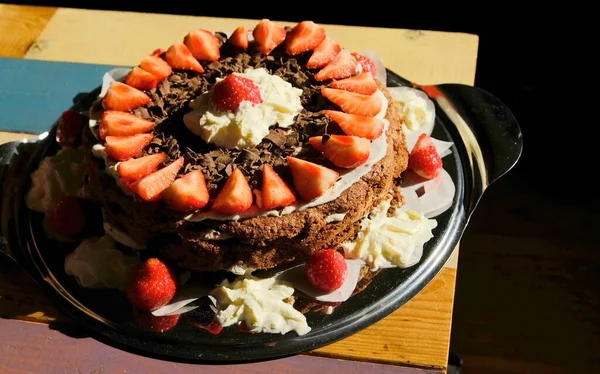 Finom Születésnapi Torta Asztalon Alföldeken — Stock Fotó