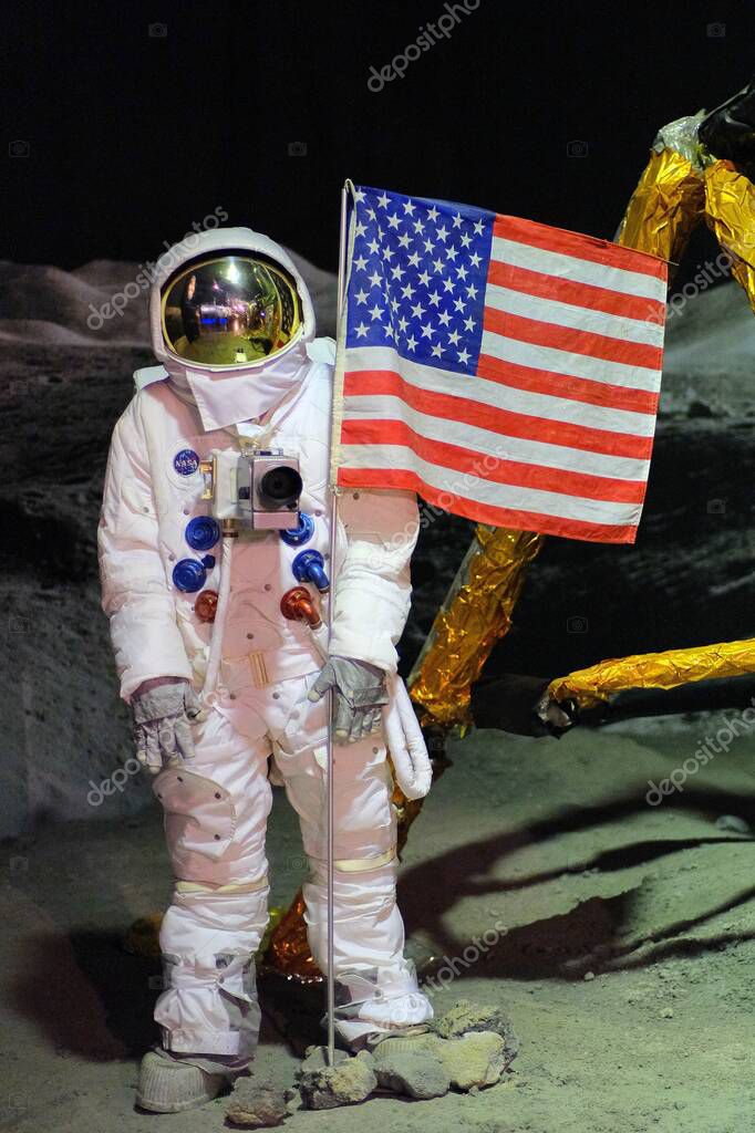 First moonlanding with the apollo 11 on the moon 1963 neil armstrong