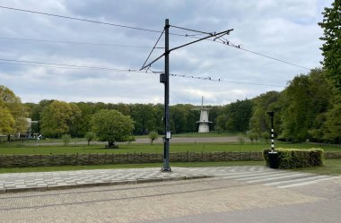 Tipik bir Hollandalı küçük köy merkezi.