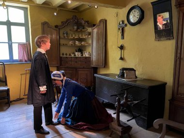 Hollanda 'da tipik bir Hollanda köyü evi.