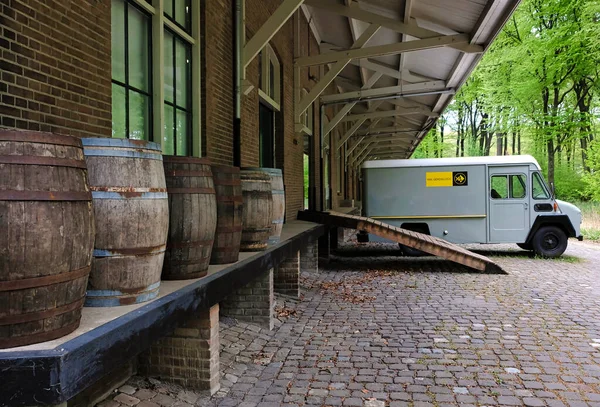 Otobüs ve yükleme limanı olan eski Hollandalı nakliye şirketi