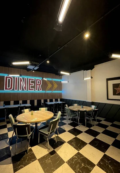 Typical american diner with a checkered floor —  Fotos de Stock