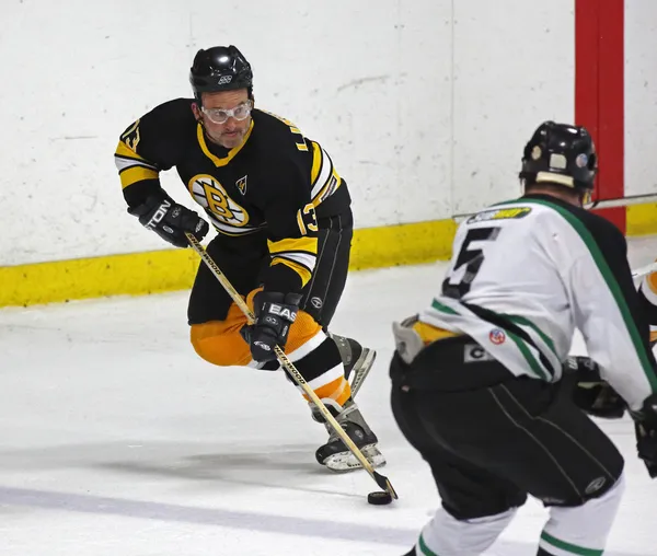 Boston bruins alumni hockey spel ken linseman schaatsen — Stockfoto