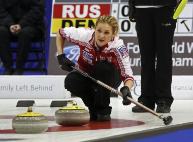 Kadınlar Rusya curling kayalar ev fomina