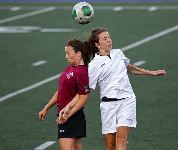 Canada juegos fútbol mujeres cabeza de bola — Foto de Stock