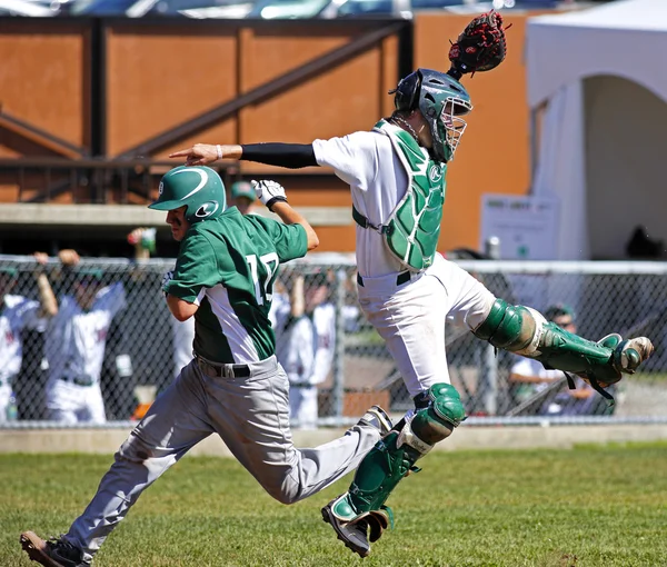 Kanada játékok baseball férfiak catcher runner — Stock Fotó