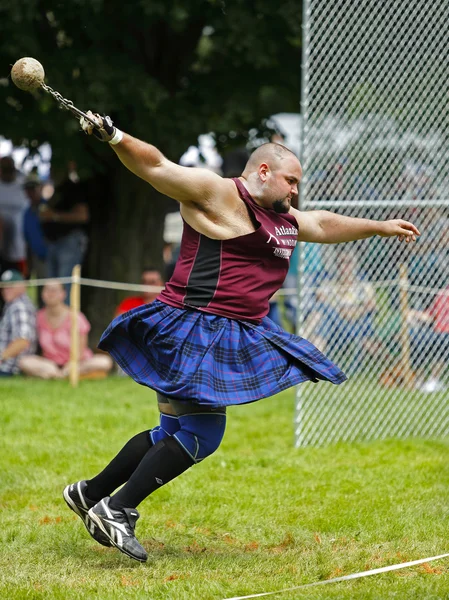 Skotské hry váha rotace muž — Stock fotografie