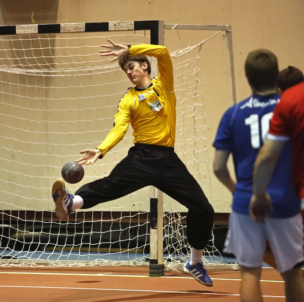 Handbal team man keeper bal — Stockfoto