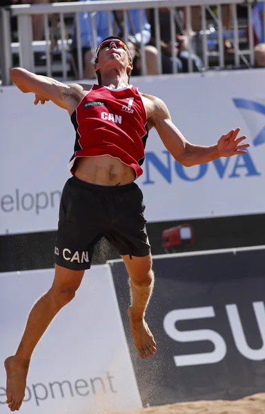 Canada Beach Volleyball Man Jump Serve — Stock Photo, Image