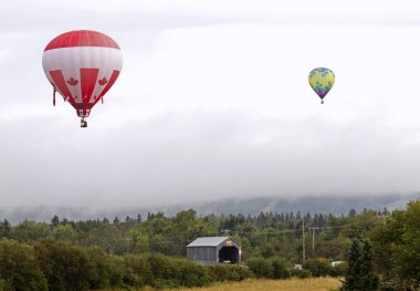 renkli balon kapalı köprü