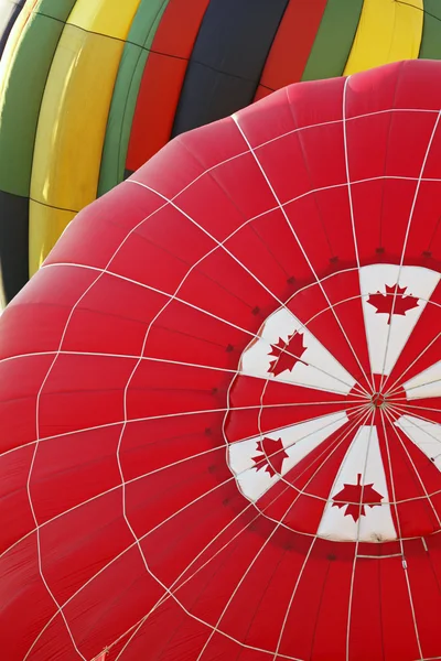 Färgglad ballong kanadensisk röd — Stockfoto