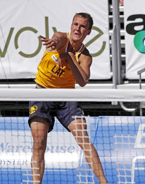 Beach volleyball latvia serve — Stok fotoğraf