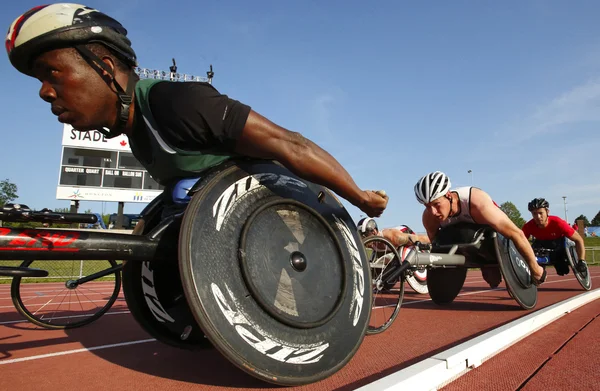 Invalidní vozík trati závod mužů sportovců — Stock fotografie