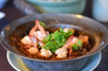 fırında erişte ve karides