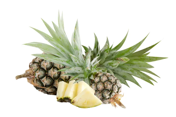 Ananas op wit — Stockfoto