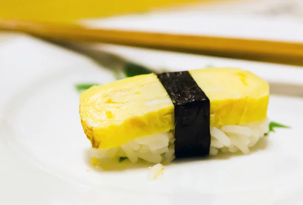 Tamago yaki sushi — Fotografia de Stock