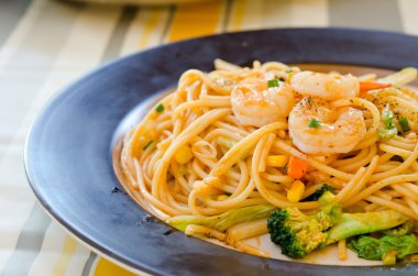 Deniz ürünleri makarna