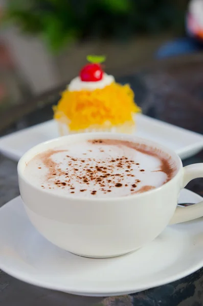 Ζεστό καφέ και κέικ — Φωτογραφία Αρχείου
