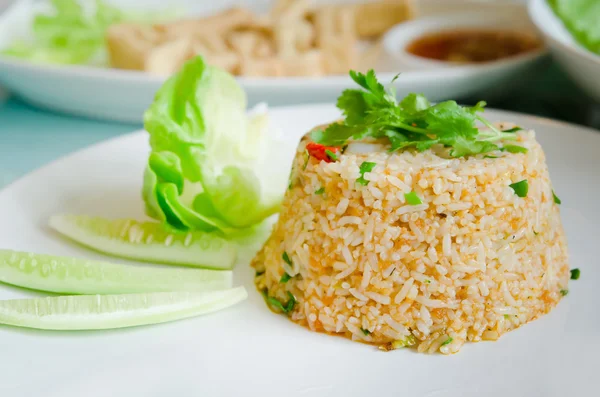 Fried rice and fresh vegetable — Stock Photo, Image