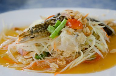 Papaya baharatlı salata