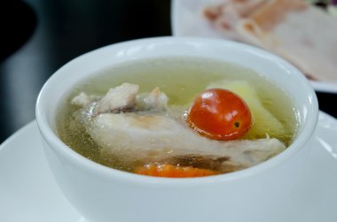 tavuk çorbası temizleyin