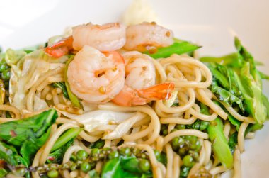 Spagetti baharatlı karides