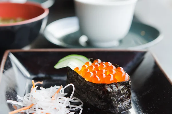 Sushi em prato — Fotografia de Stock
