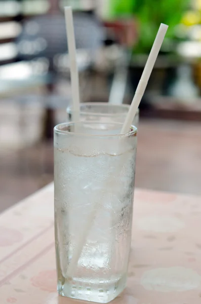 Vatten i glas — Stockfoto