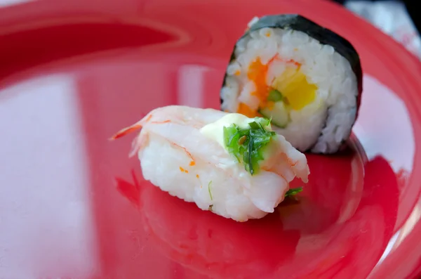 Sushi sur plat — Photo