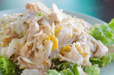 Kızarmış noodle kadar yakın