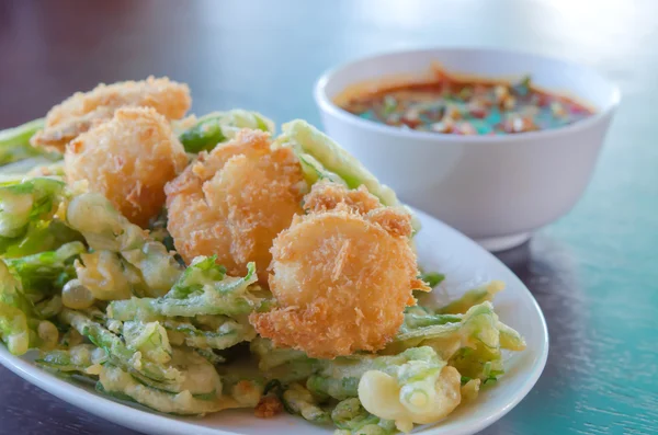 Crispy Räkor och grönsaker — Stockfoto