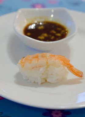 Karidesli Sushi